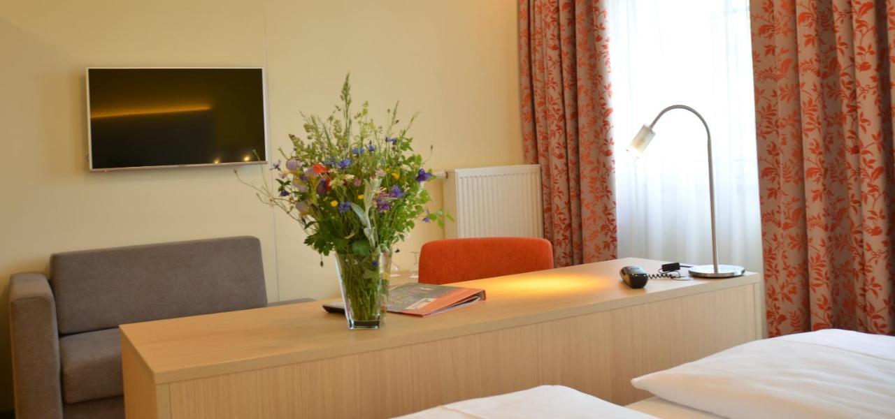 Hotel Bergwirt Herrieden Ngoại thất bức ảnh