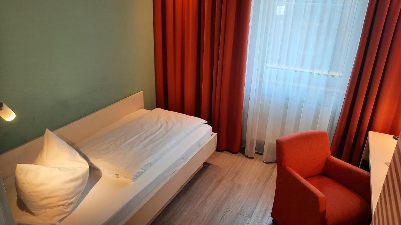 Hotel Bergwirt Herrieden Ngoại thất bức ảnh