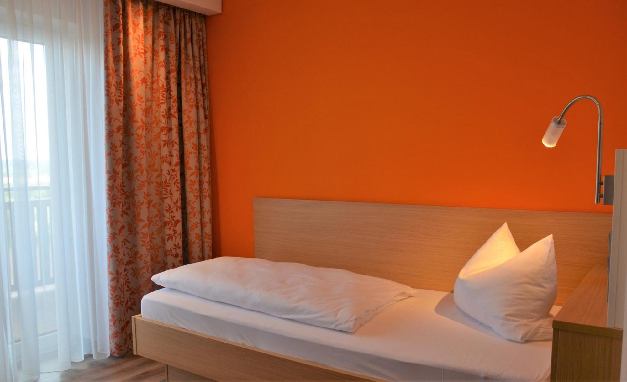 Hotel Bergwirt Herrieden Ngoại thất bức ảnh