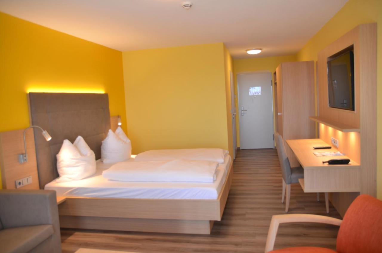 Hotel Bergwirt Herrieden Ngoại thất bức ảnh